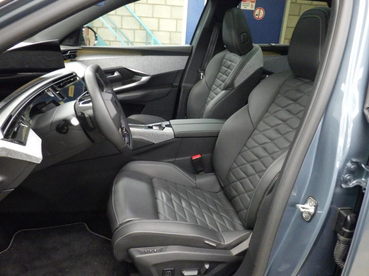 Hoofdafbeelding Peugeot e-5008