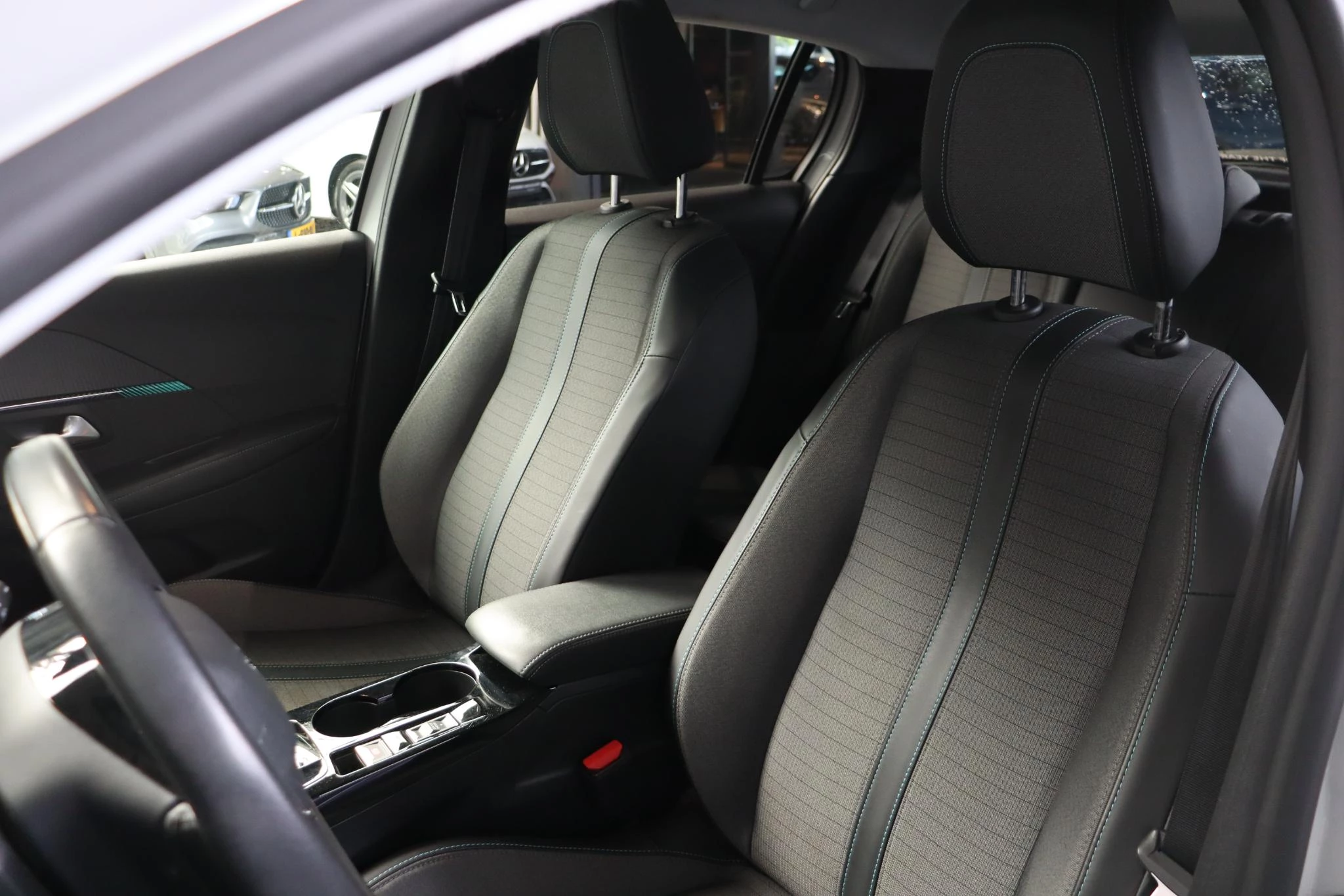 Hoofdafbeelding Peugeot e-208