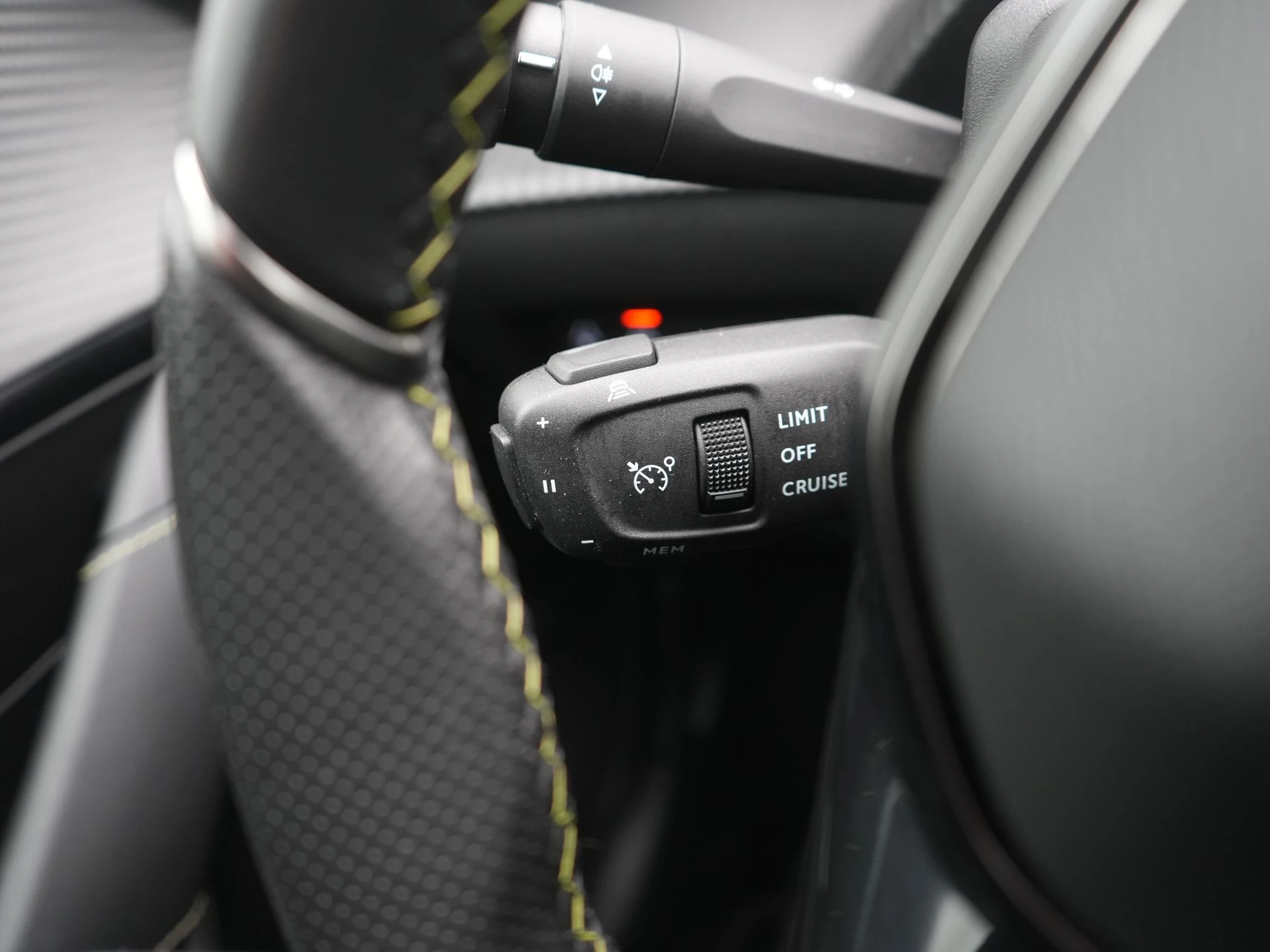 Hoofdafbeelding Peugeot e-208