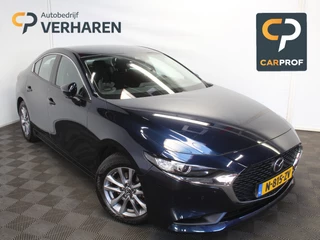 Hoofdafbeelding Mazda 3 Mazda 3 2.0 e-SkyActiv-G M Hybrid 122 Comfort CLIMATE | CARPLAY | CAMERA | DAB | LED | TREKHAAK | HEAD-UP | STOEL/STUURVERW | LMV | ADAPCRUISE