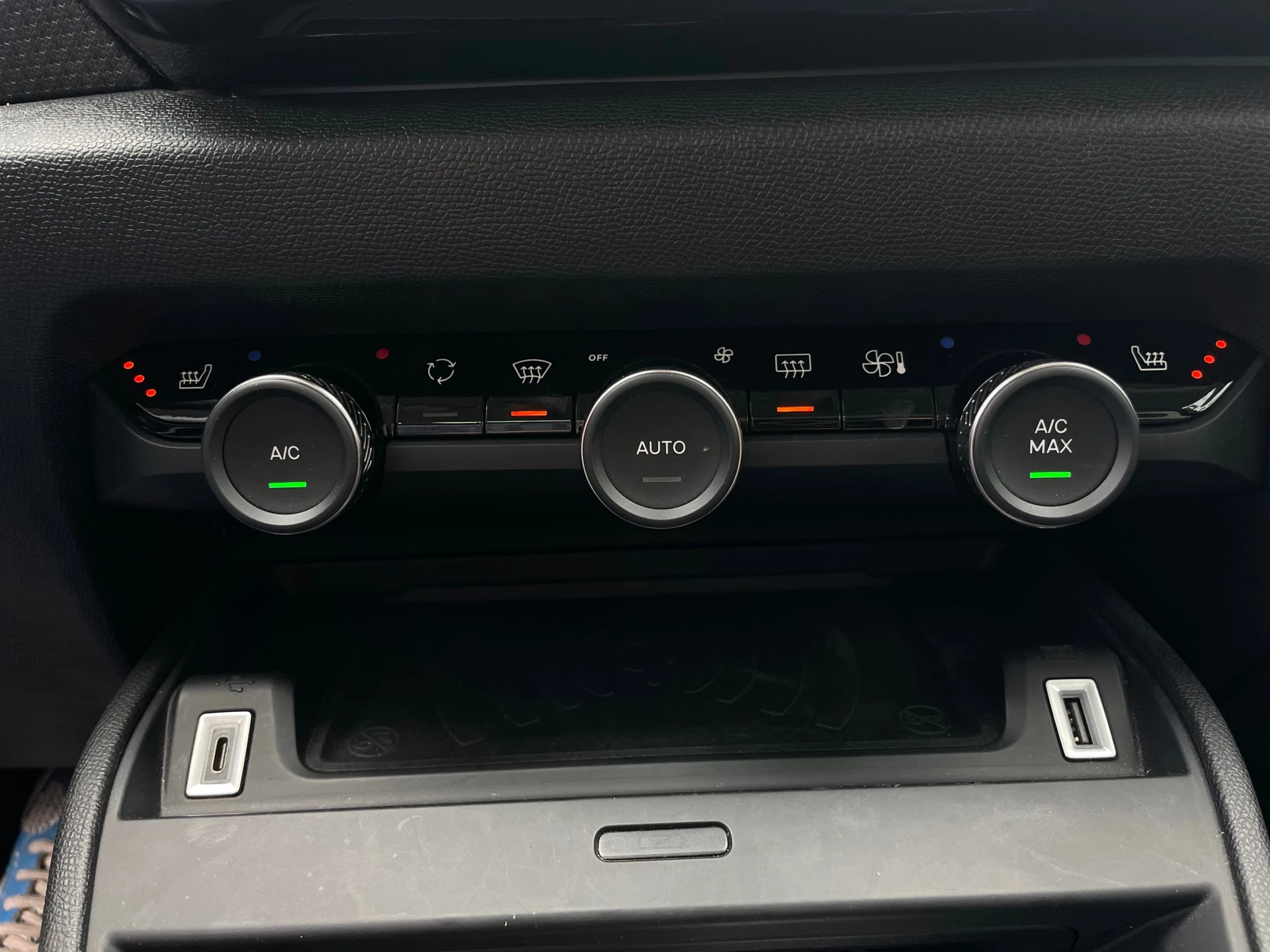 Hoofdafbeelding Citroën ë-C4 X