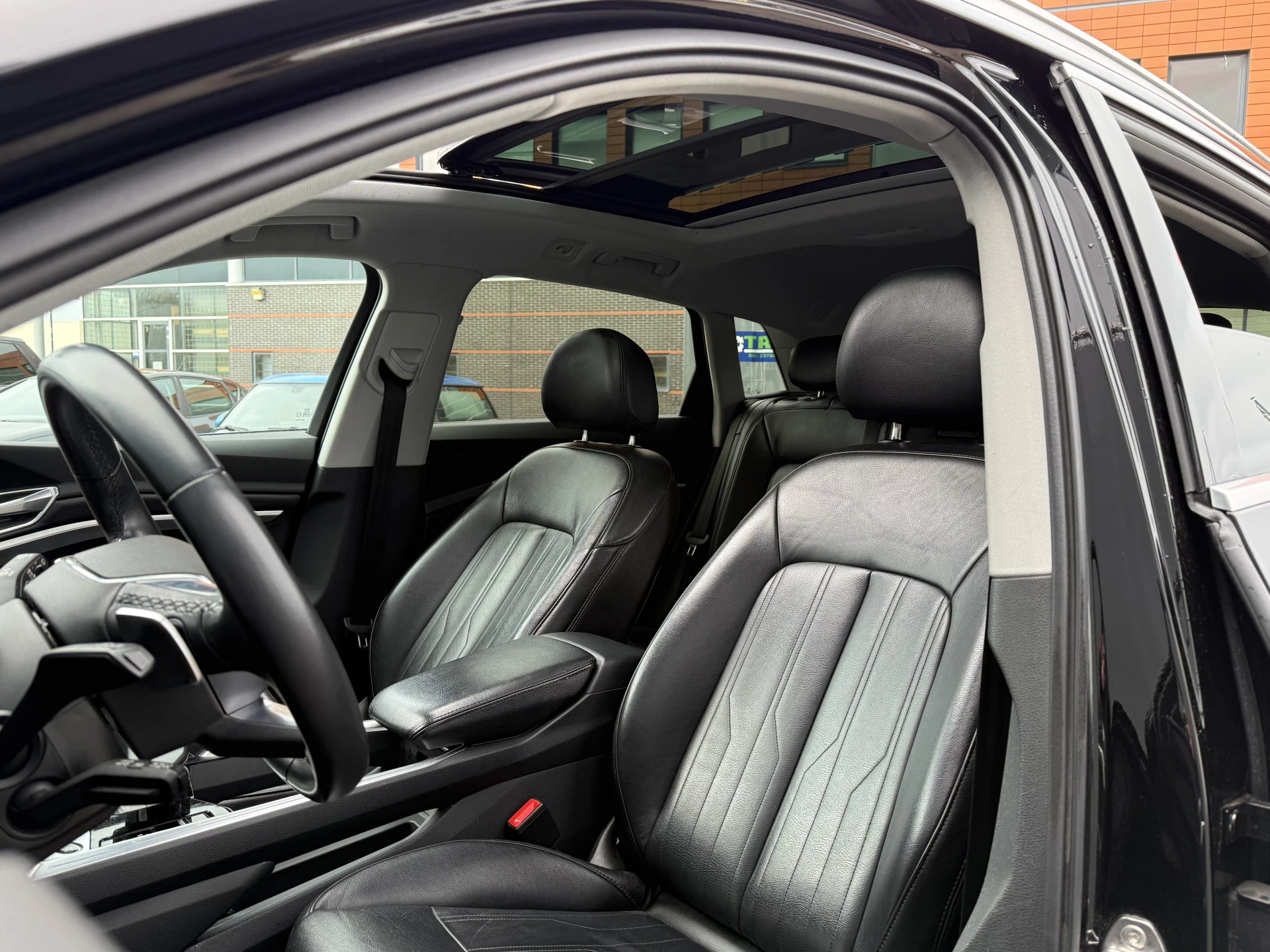 Hoofdafbeelding Audi e-tron