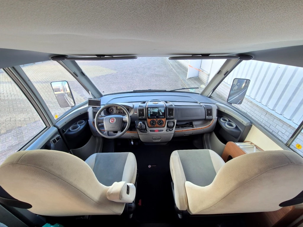 Hoofdafbeelding Bürstner Aviano I684 Zeer Complete Camper