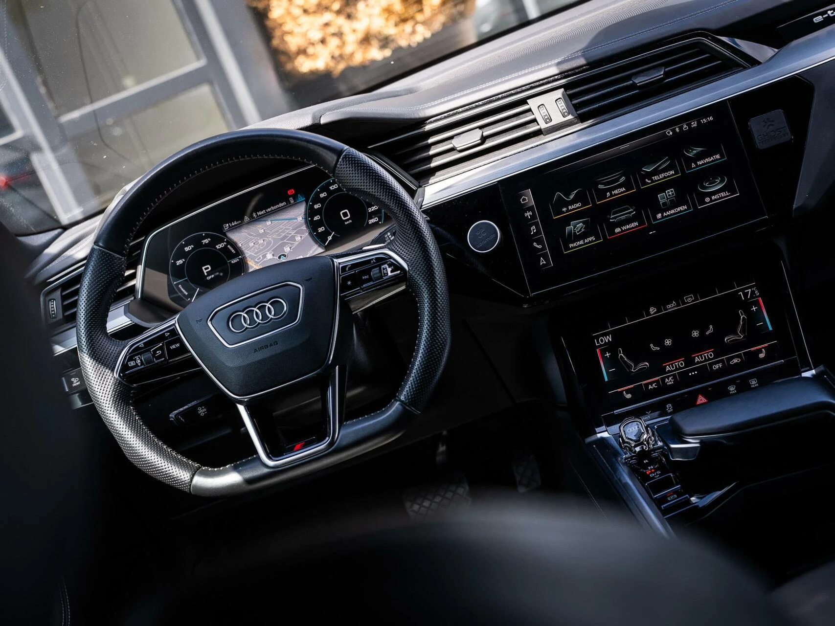 Hoofdafbeelding Audi e-tron