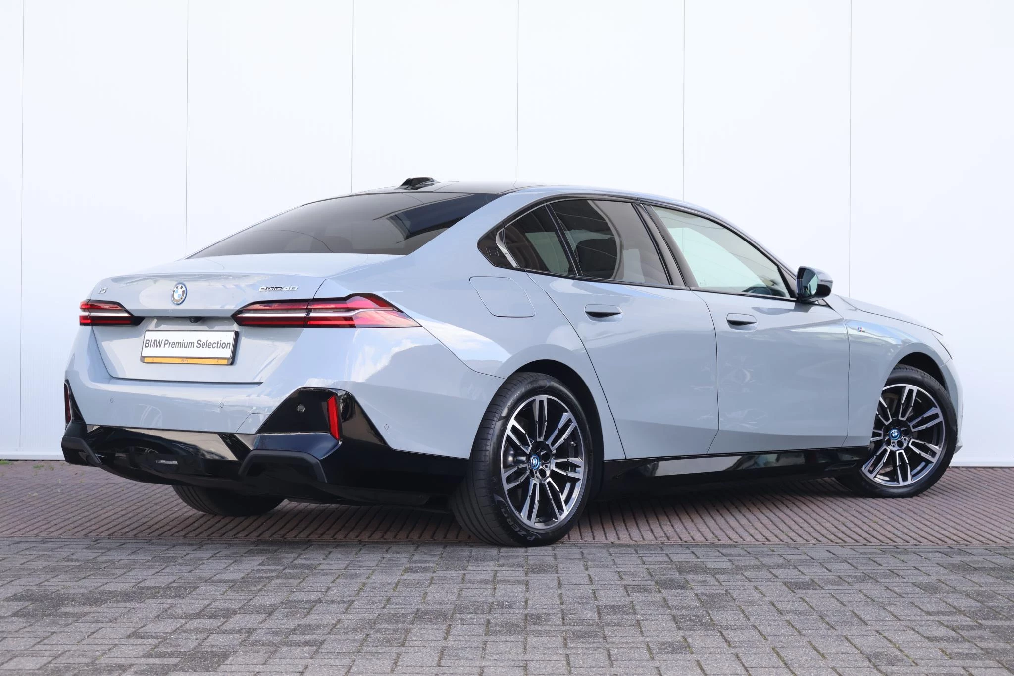Hoofdafbeelding BMW i5