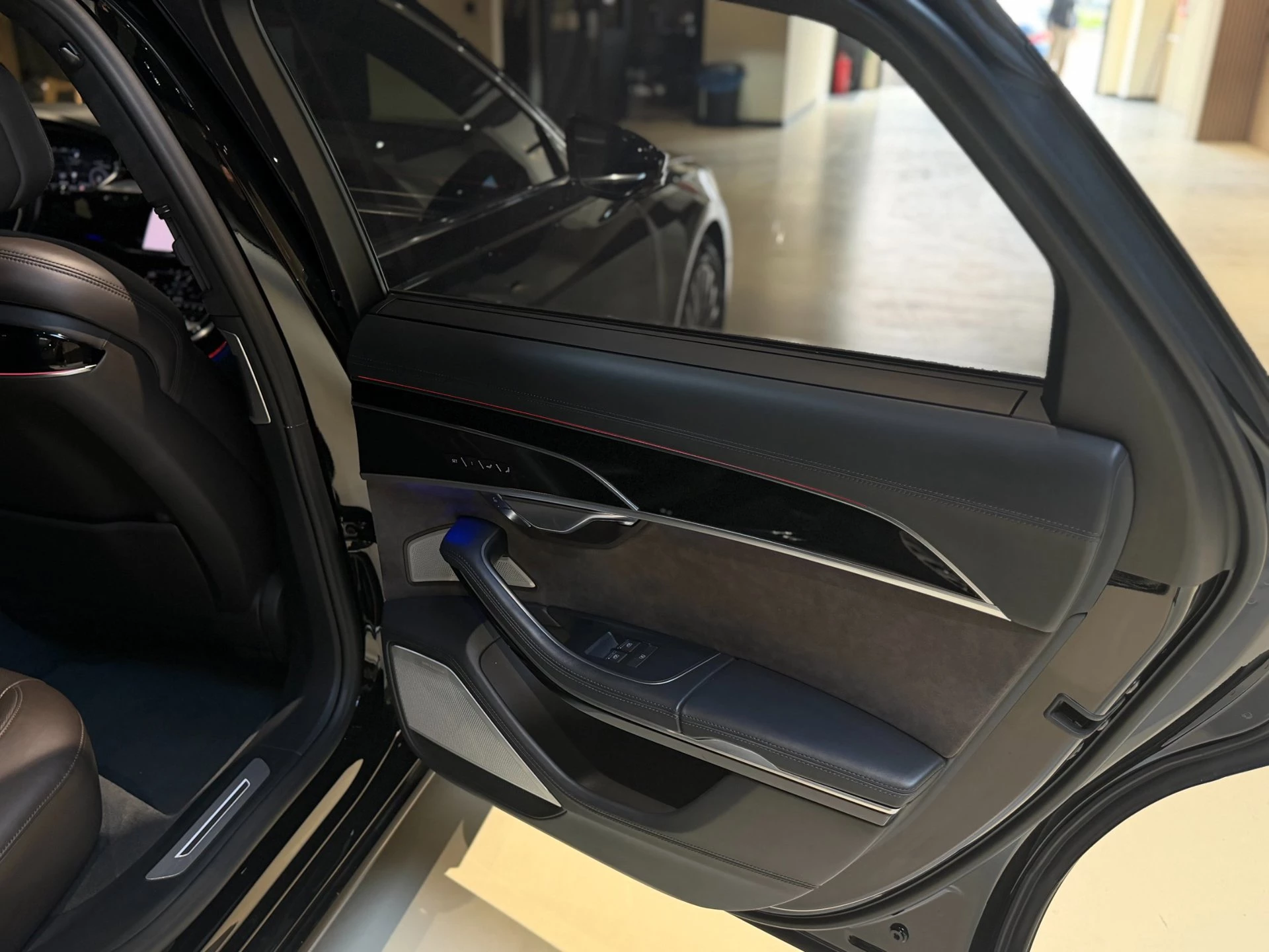 Hoofdafbeelding Audi A8