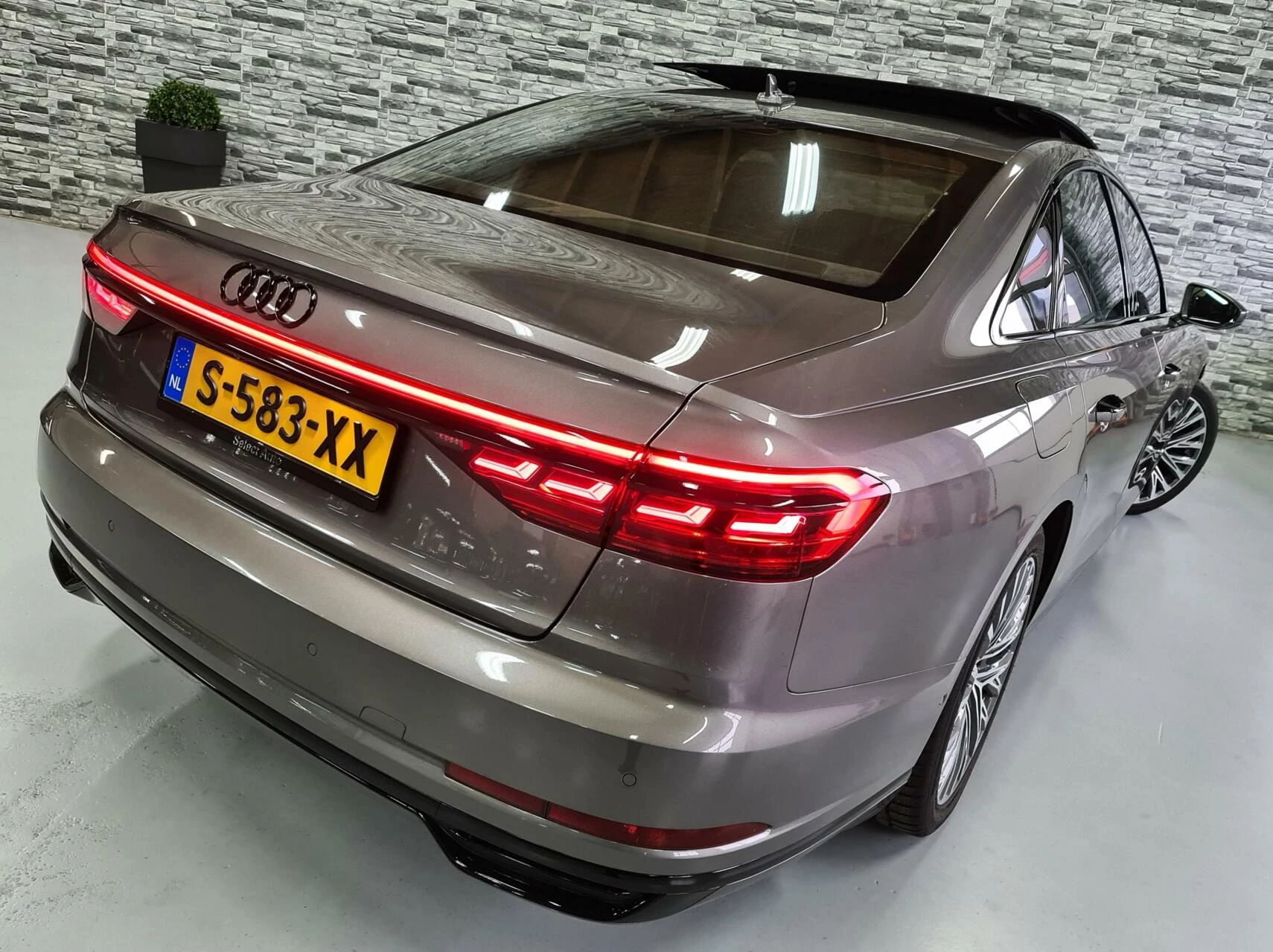 Hoofdafbeelding Audi A8