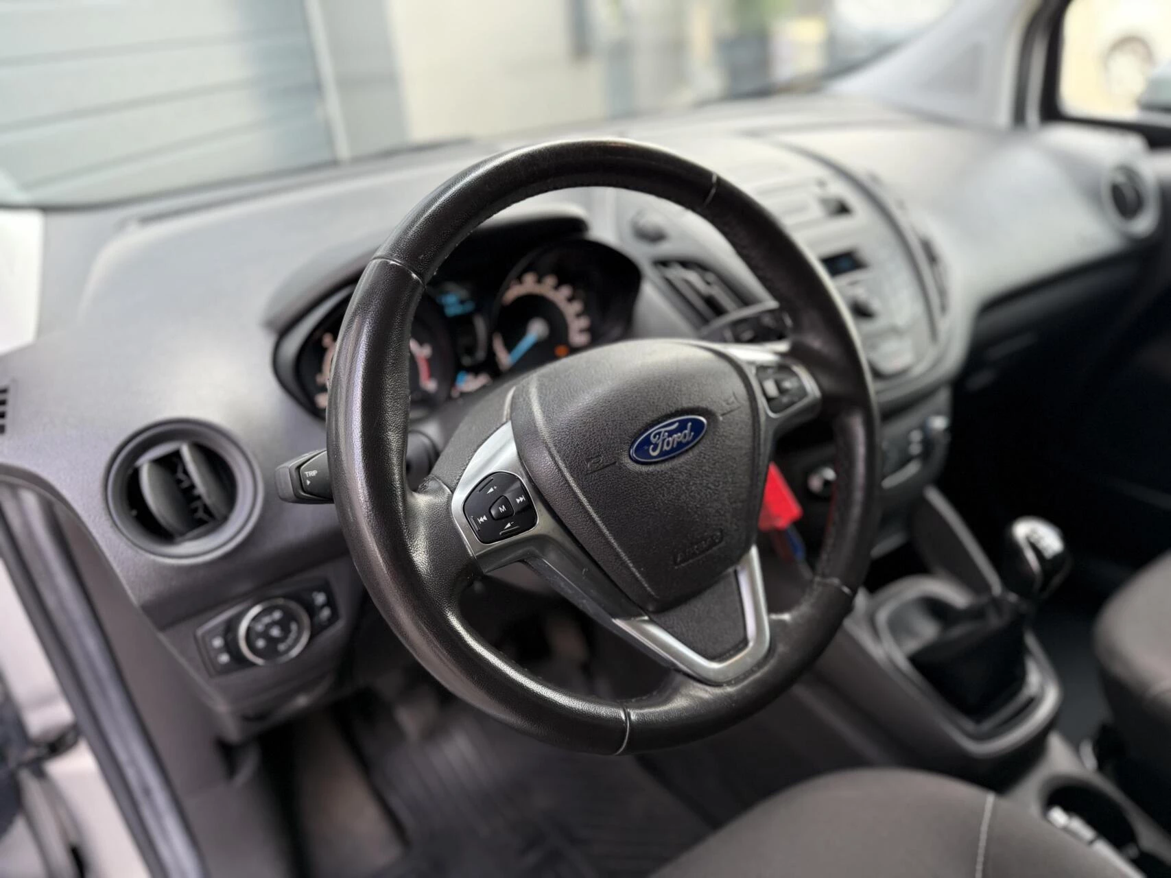 Hoofdafbeelding Ford Transit Courier