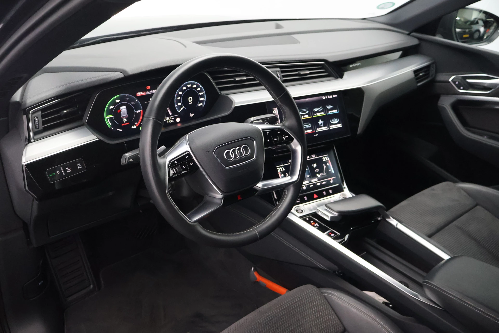 Hoofdafbeelding Audi e-tron