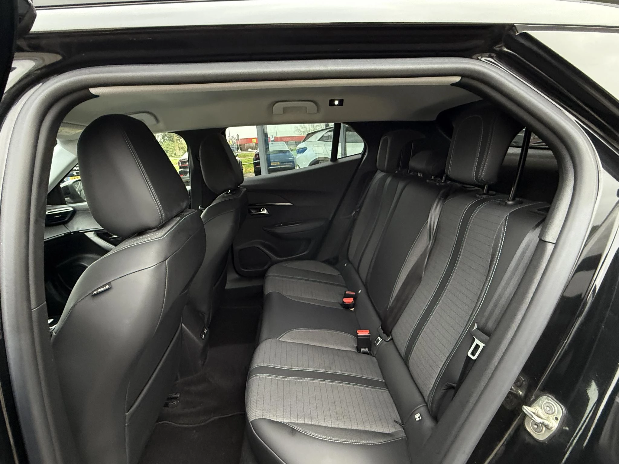 Hoofdafbeelding Peugeot e-2008