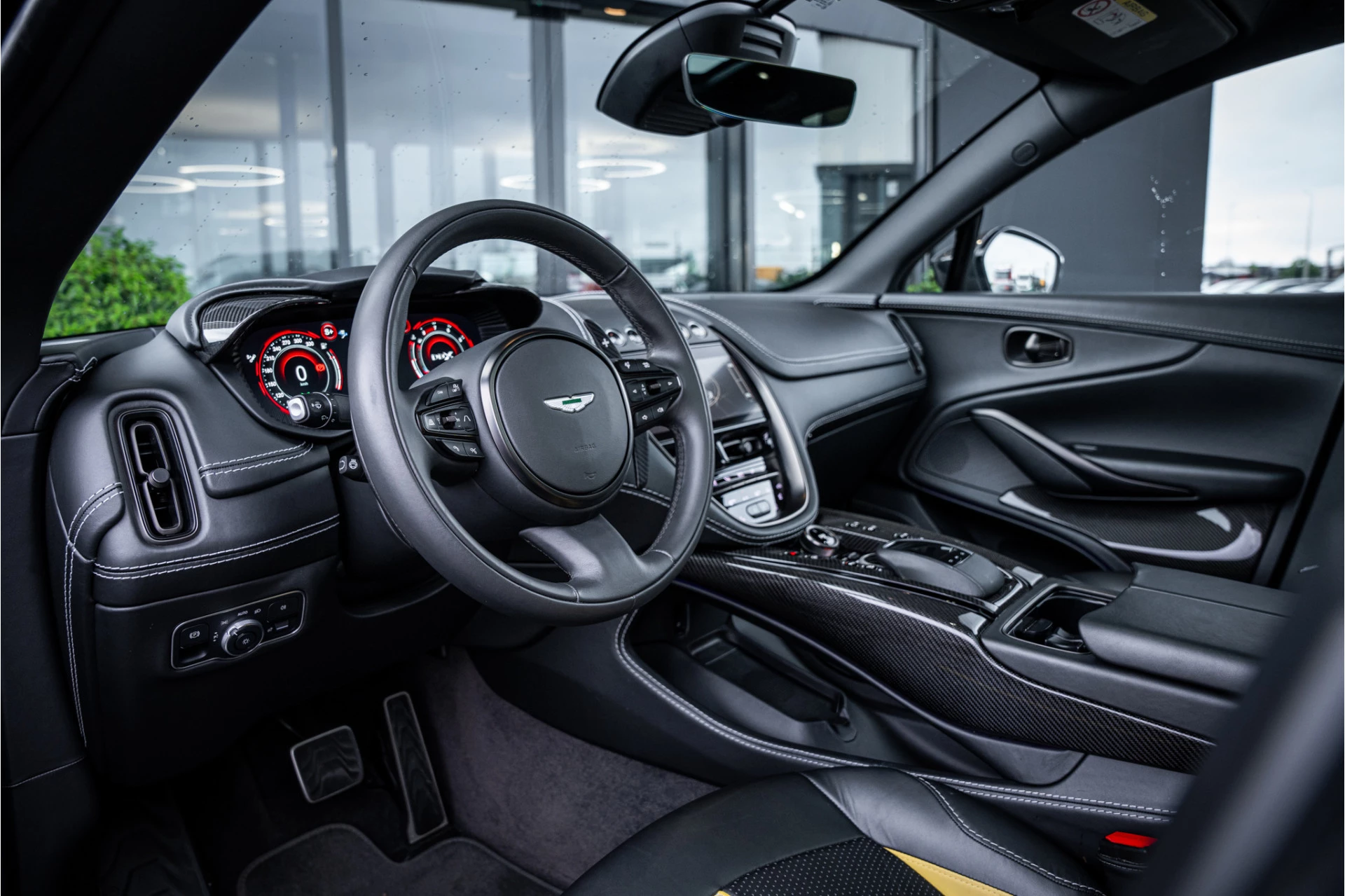 Hoofdafbeelding Aston Martin DBX