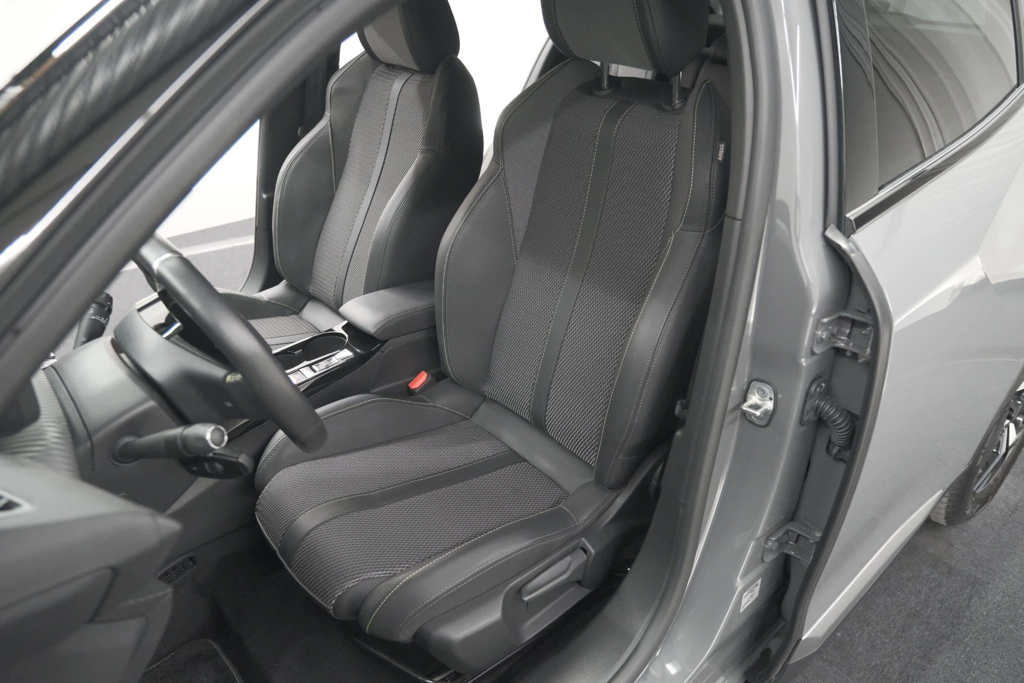 Hoofdafbeelding Peugeot e-2008