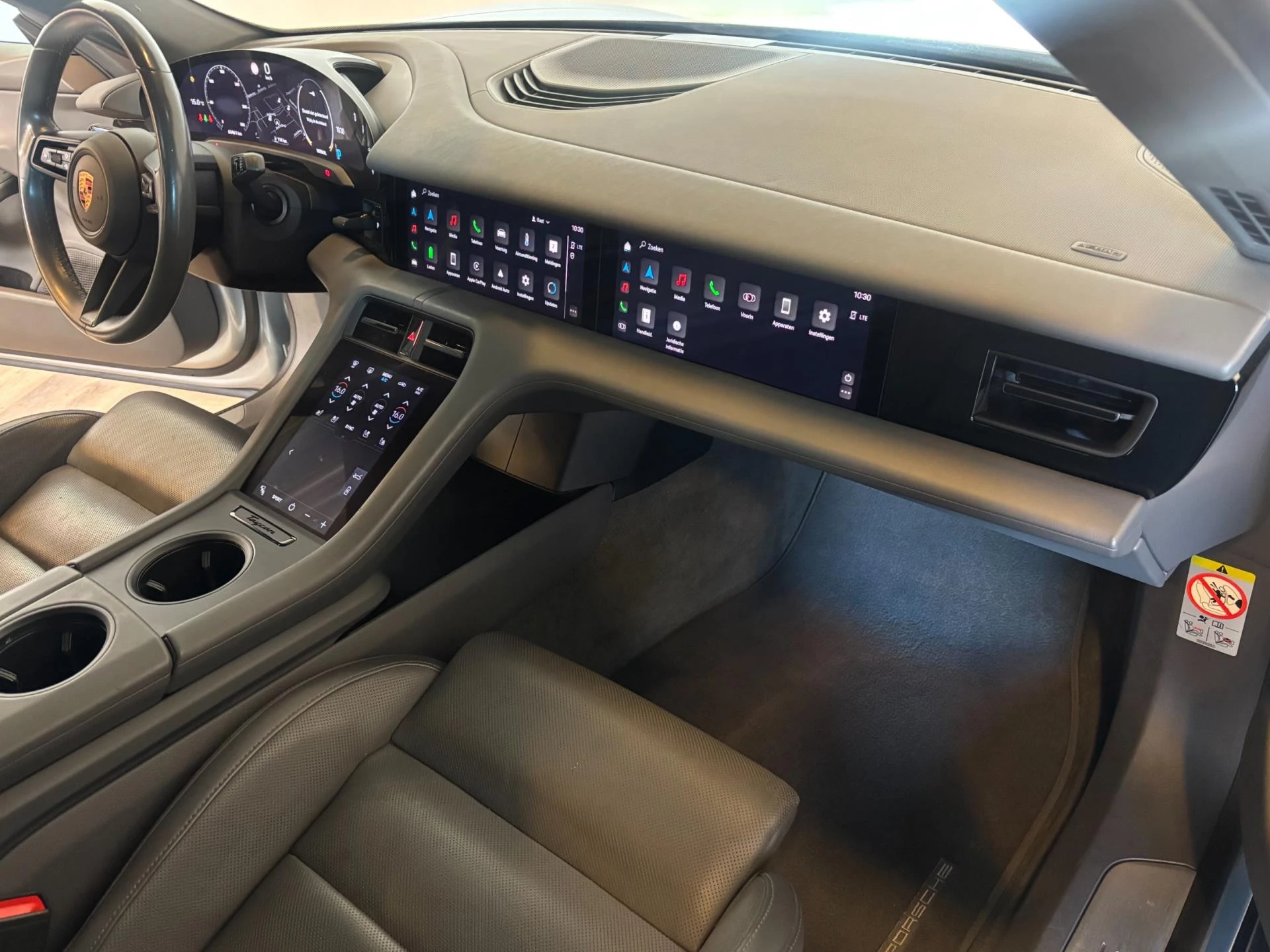 Hoofdafbeelding Porsche Taycan