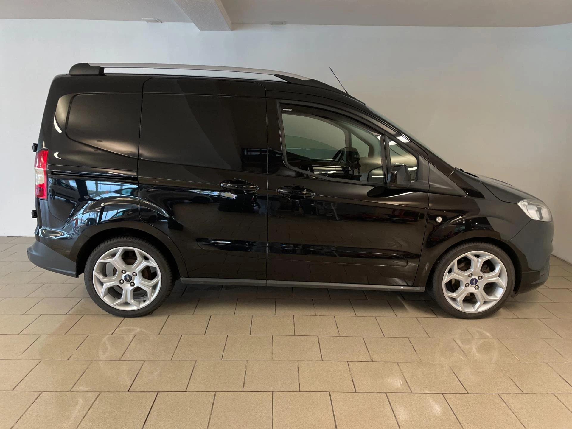 Hoofdafbeelding Ford Transit Courier
