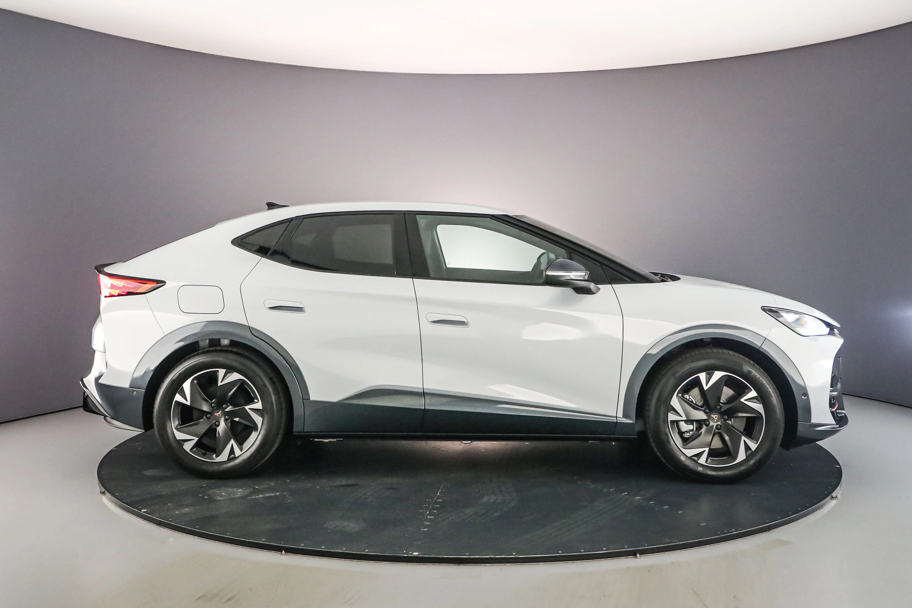 Hoofdafbeelding CUPRA Tavascan