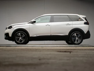Hoofdafbeelding Peugeot 5008 Peugeot 5008 1.2 PureTech Allure Sport 7p. (APPLE CARPLAY,NAVI,CAMERA,CRUISE,LED,CLIMATE,SFEERVERLICHTING,DAB,GETINT,SPORTSTOELEN)