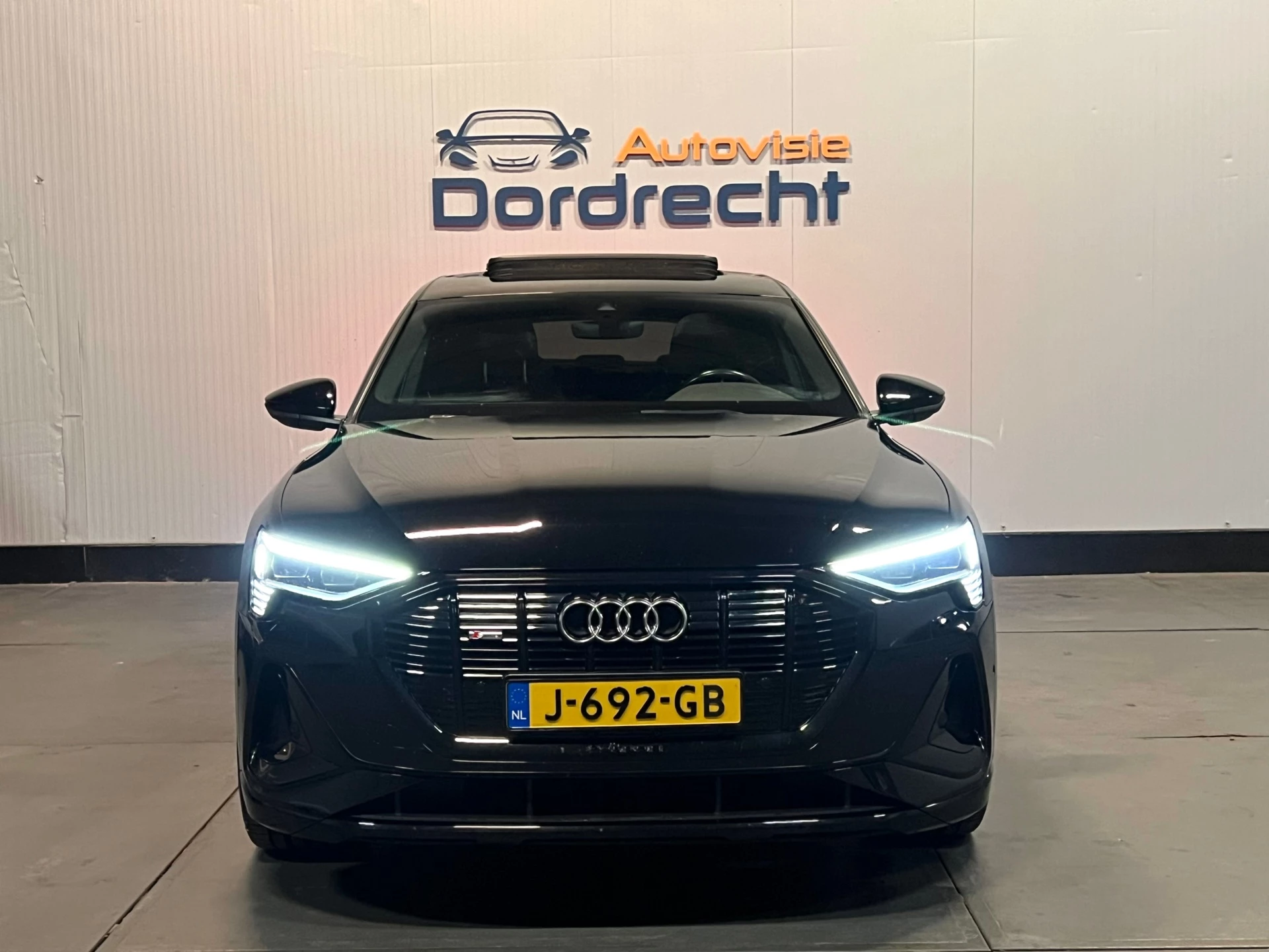 Hoofdafbeelding Audi e-tron