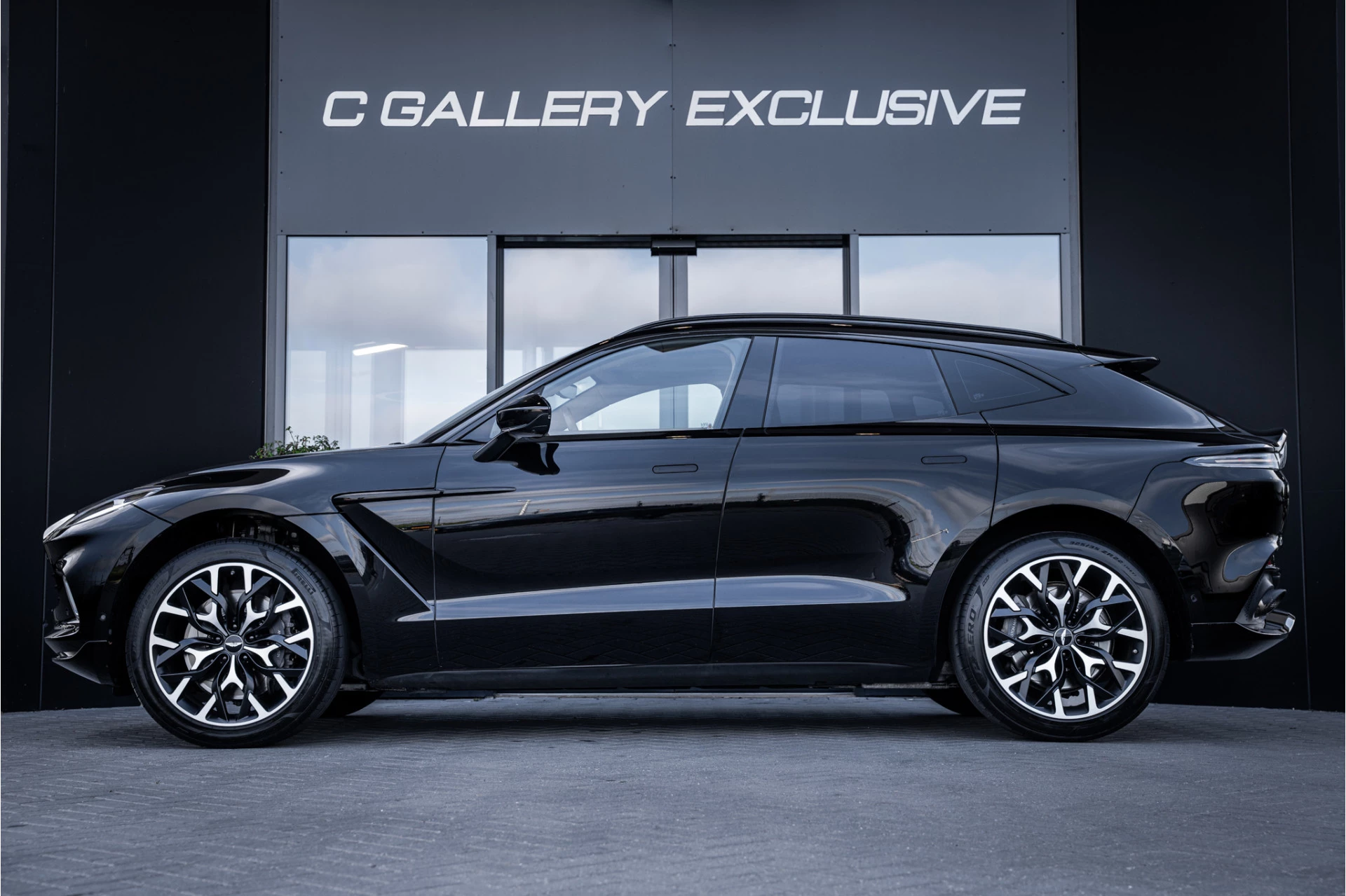 Hoofdafbeelding Aston Martin DBX