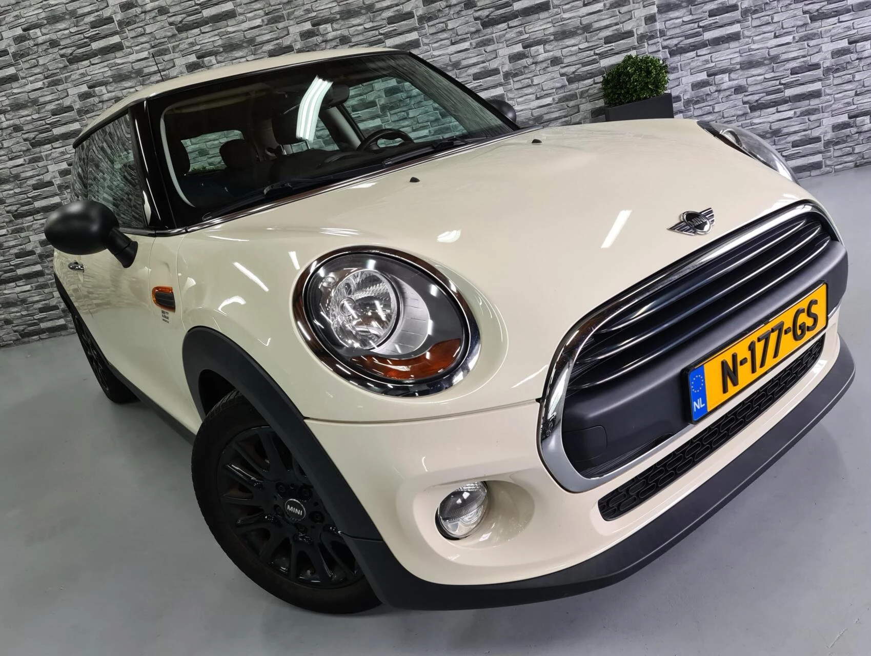 Hoofdafbeelding MINI One