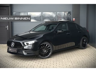 Hoofdafbeelding Mercedes-Benz A-Klasse Mercedes-Benz A-Klasse 250 e Premium Plus | Panoramadak | Ambiance Verlichting | Stoelverwarming | Camera | Navigatie | Apple Carplay | Keyless | Cruise Control | DAB |