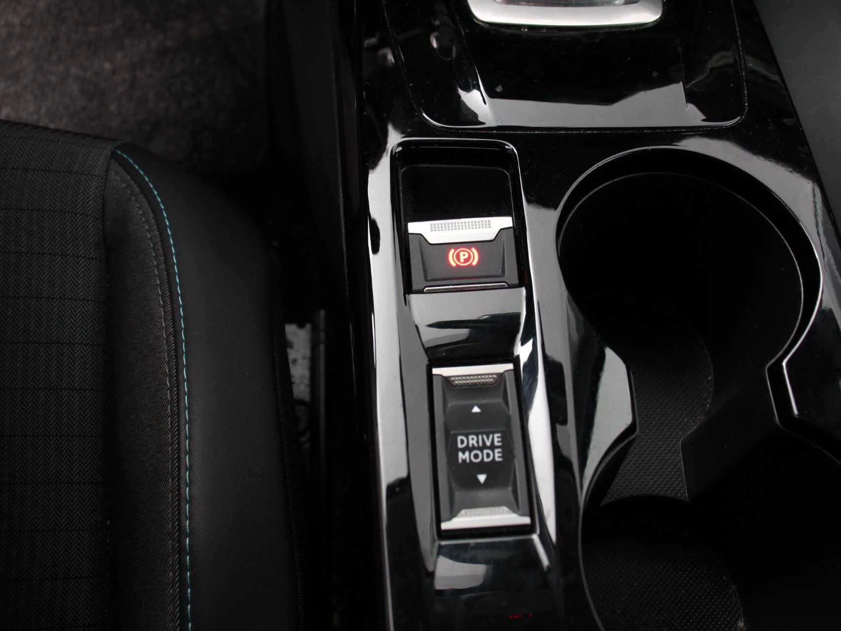 Hoofdafbeelding Peugeot e-208