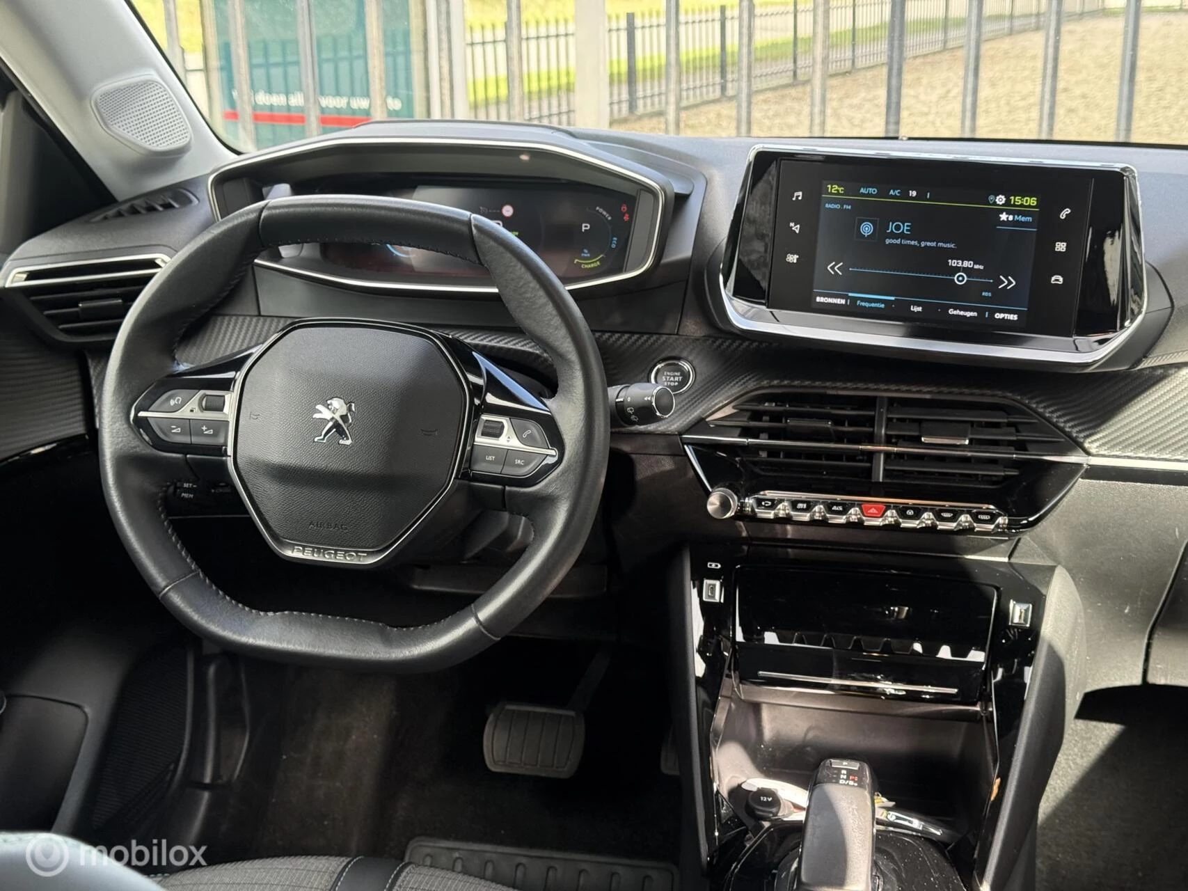 Hoofdafbeelding Peugeot e-208