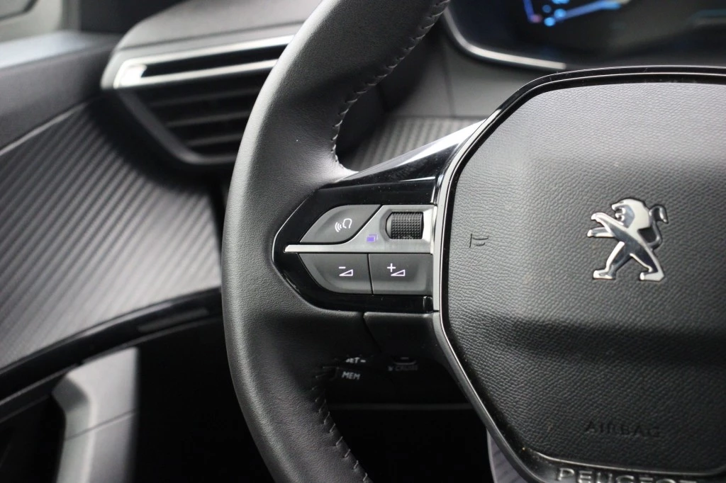 Hoofdafbeelding Peugeot e-2008