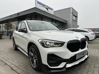 BMW X1 sDrive18i Sport Line Stoelverw. | DAB | Keyless | HiFi