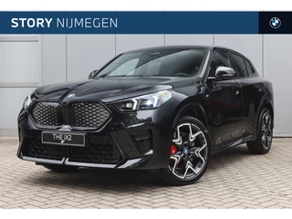 Hoofdafbeelding BMW iX2 BMW iX2 eDrive20 M Sport / Panoramadak / Achteruitrijcamera / Sportstoelen / Adaptieve LED / M Adaptief onderstel / Comfort Access / Stuurverwarming