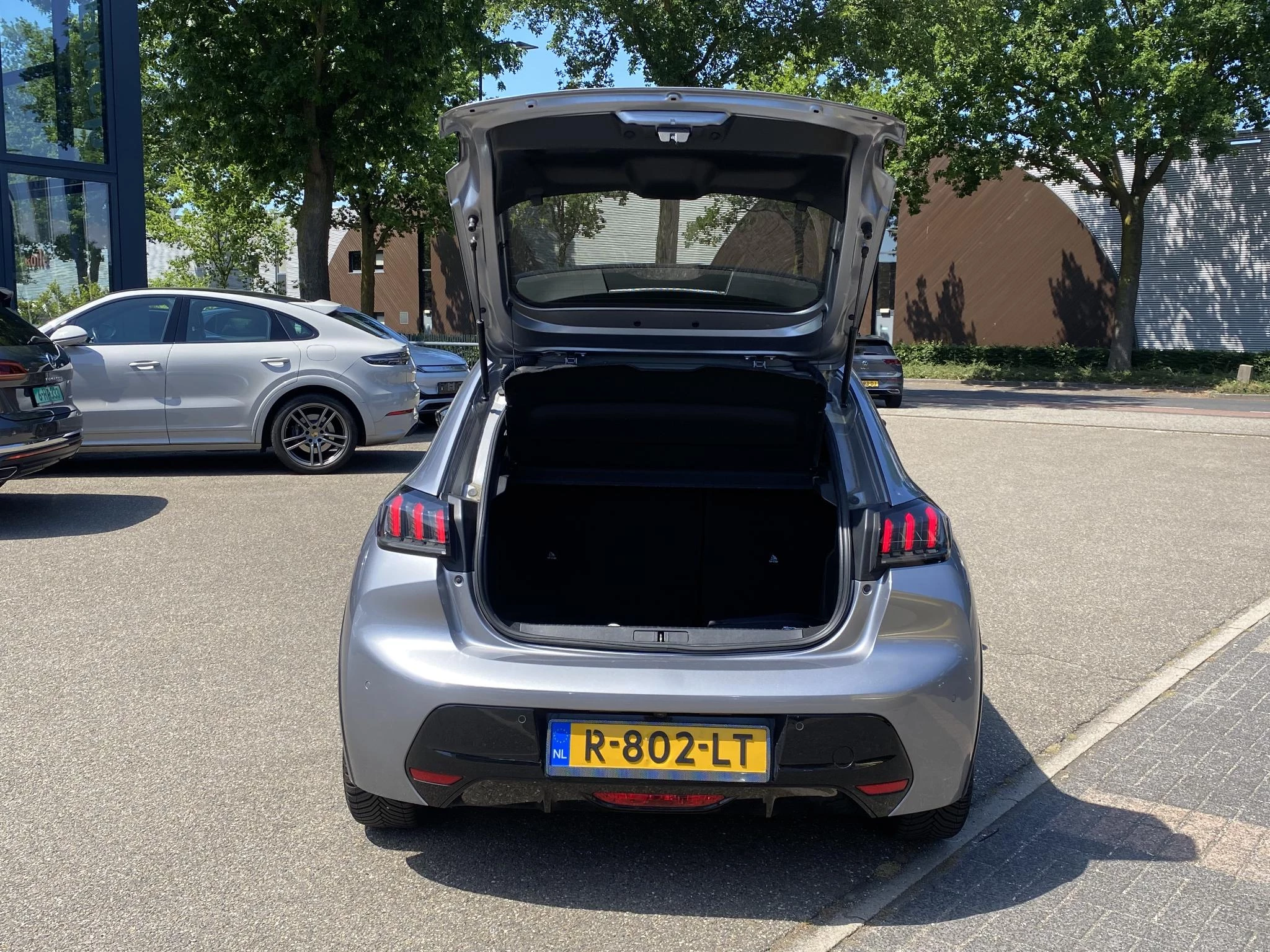 Hoofdafbeelding Peugeot e-208