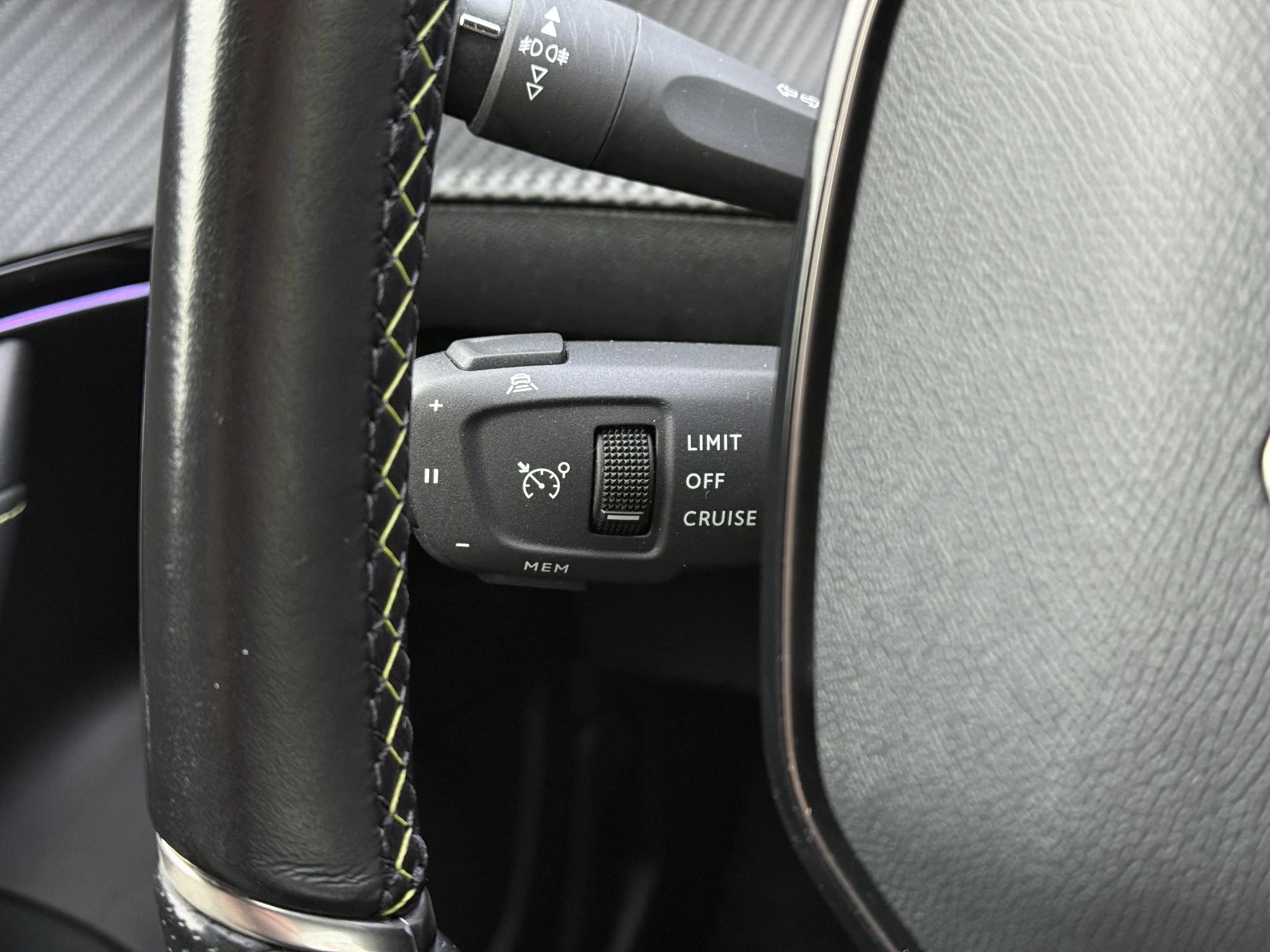 Hoofdafbeelding Peugeot e-2008