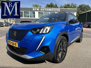 Peugeot e-2008 EV GT Pack 50 kWh | 3-Fase Lader | Panoramadak | Virtual Dash | Vol Leder | Adaptieve Cruise | Camera | Stoelverwarming | Full Option | Rijklaar + 12 mnd BOVAG Garantie