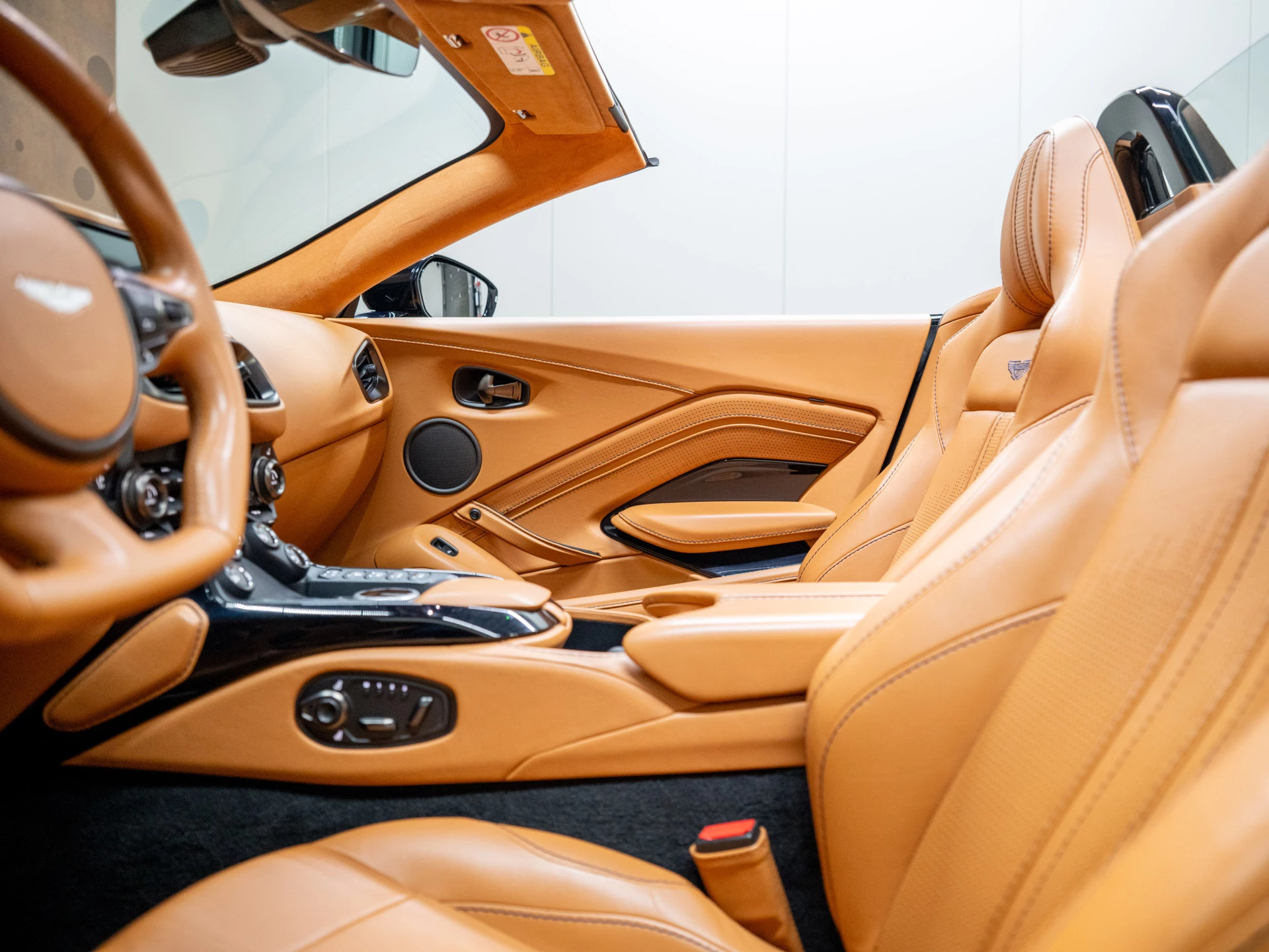 Hoofdafbeelding Aston Martin V8 Vantage