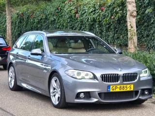 BMW 5-serie Touring 520i M Sport High Executive 6WB teller Panorama Elk. Stoelen NAP PUNT GAAF 100% dealeronderhouden