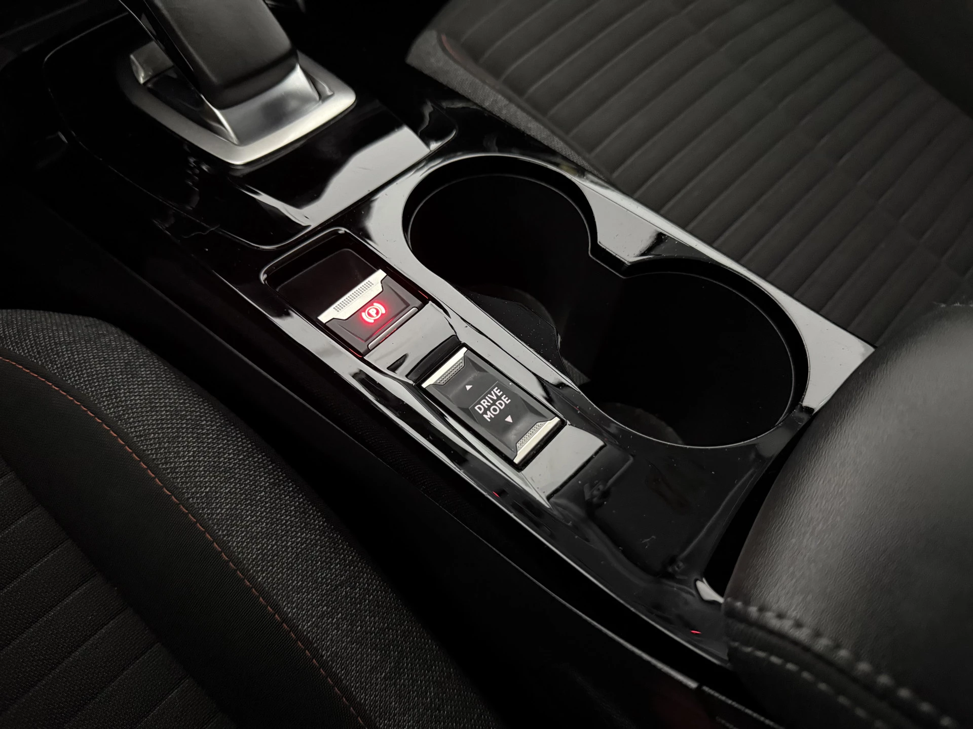 Hoofdafbeelding Peugeot e-208