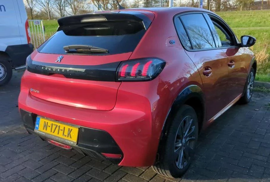 Hoofdafbeelding Peugeot e-208