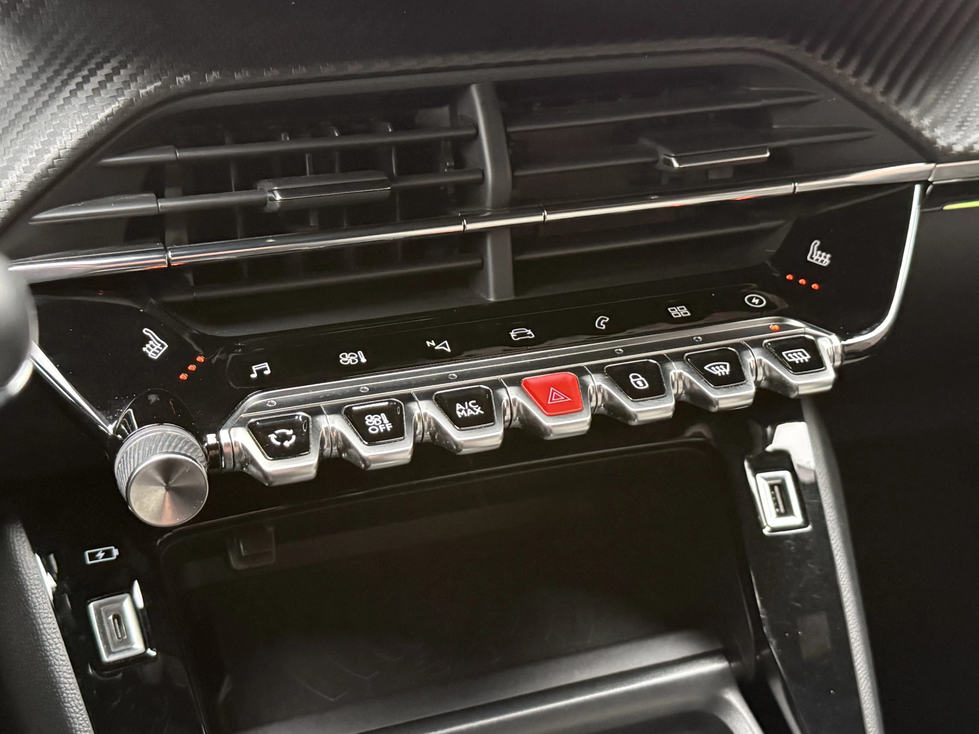 Hoofdafbeelding Peugeot e-2008