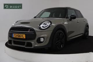 Mini Mini 2.0 Cooper S Automaat (PANORAMADAK, HARMAN & KARDON, NAVIGATIE, PARKEERSENSOREN, STOELVERWARMING, NL-AUTO)