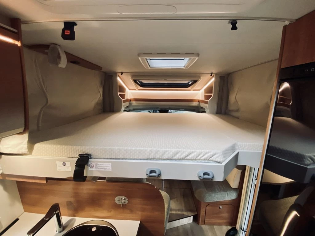 Hoofdafbeelding Dethleffs T7057 Eb 160pk Autom/lengte Bedden/airco