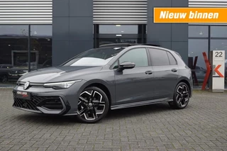 Hoofdafbeelding Volkswagen Golf Volkswagen Golf R-line 1.5 eTSI 150pk DSG facelift Black style/Panodak /Trekhaak wegklb./IQ Matrix LED /Head-up