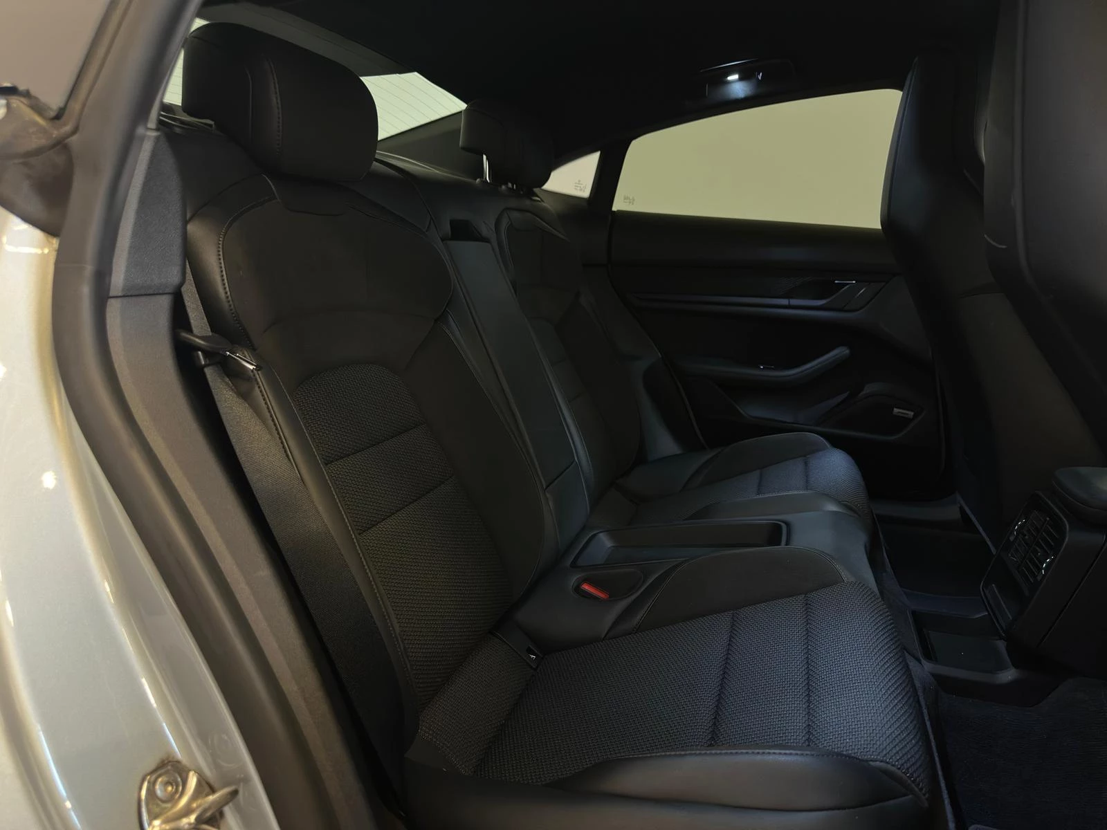 Hoofdafbeelding Porsche Taycan