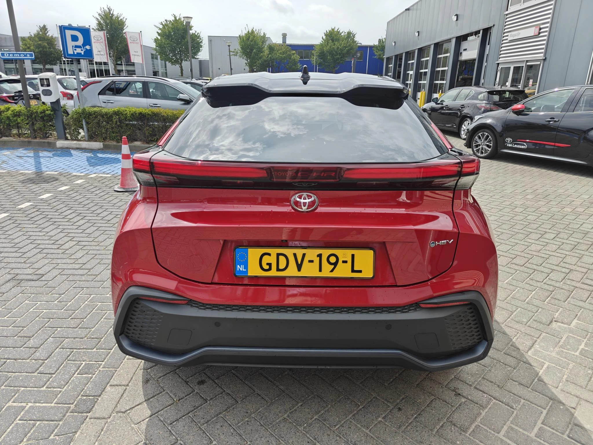 Hoofdafbeelding Toyota C-HR