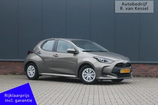 Toyota Yaris 1.5 Hybrid 115 Active I Navigatie I Allseason banden I NL-auto
