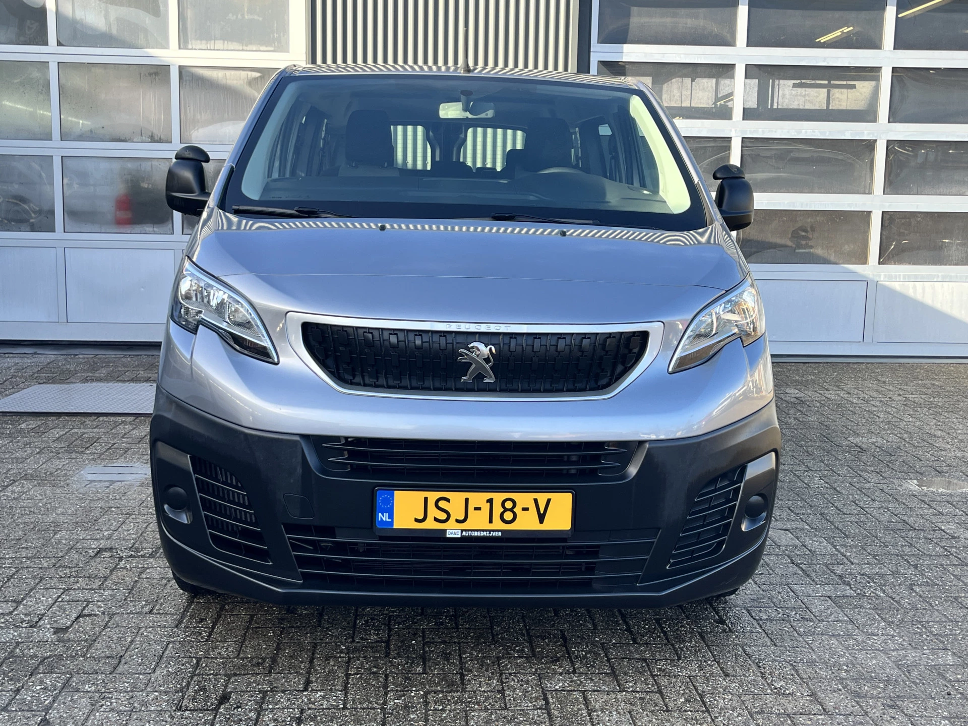 Hoofdafbeelding Peugeot Traveller