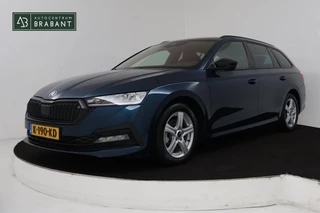 Hoofdafbeelding Škoda Octavia Skoda Octavia Combi 1.0 e-TSI Sport Business (PARKEERSENSOREN, TREKHAAK, CRUISE, STUURVERWARMING, NAVIGATIE, SFEERVERLICHTING)