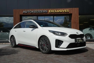 Hoofdafbeelding Kia ProCeed Kia ProCeed 1.6 T-GDI GT Panoramadak JBL Sportstoelen Camera Lane Assist