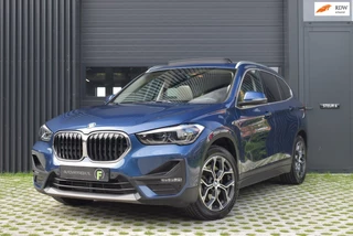 BMW X1 XDrive25e High Executive | PANO | 1E EIG | DEALER | LEDER | CAMERA | NAVI PROF | SPORTSTOELEN