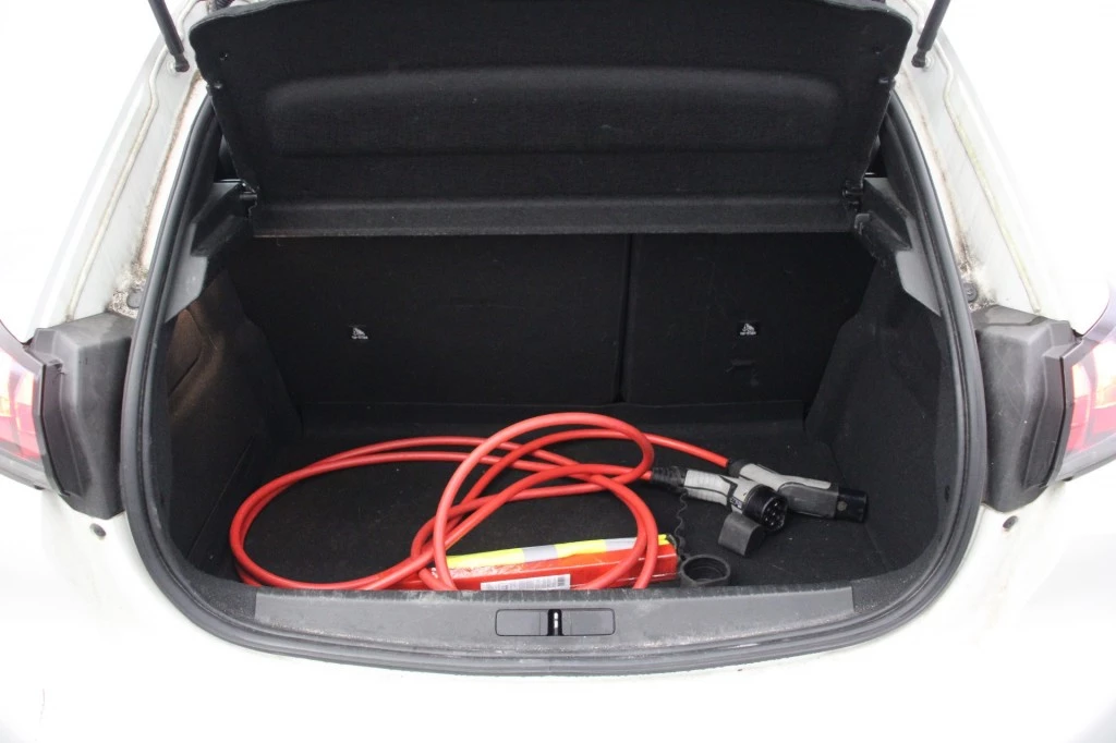 Hoofdafbeelding Peugeot e-208