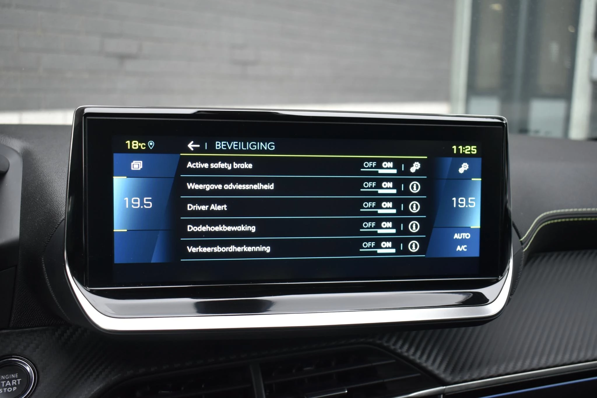 Hoofdafbeelding Peugeot e-208