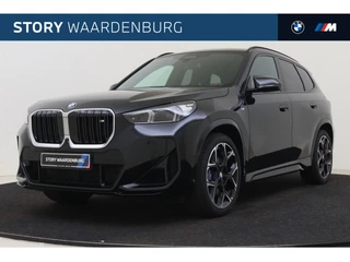 Hoofdafbeelding BMW X1 BMW X1 M35i High Executive Automaat / Panoramadak / M Sportstoelen / Adaptieve LED / M Adaptief onderstel / Comfort Access / Parking Assistant Plus